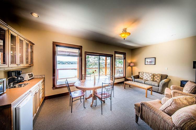 Gowlland Harbour Resort Heriot Bay Exterior photo